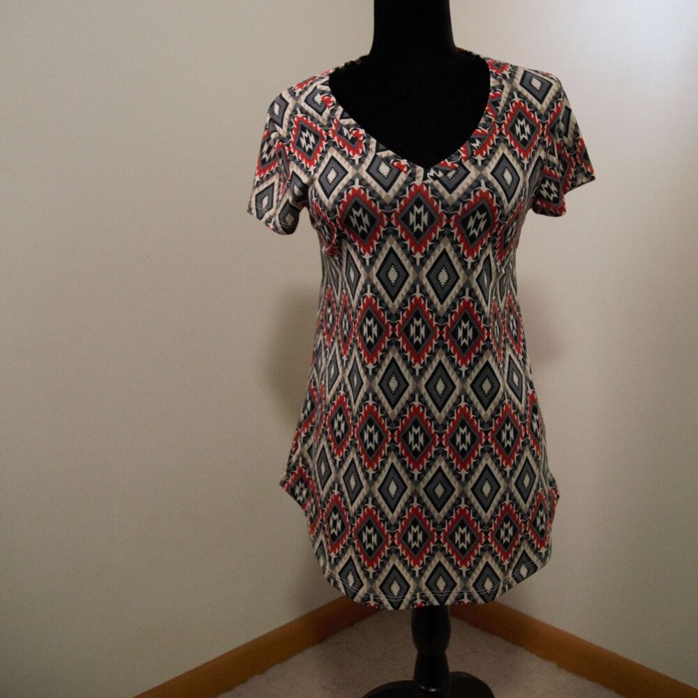 Geometric Pattern Short Sleeves